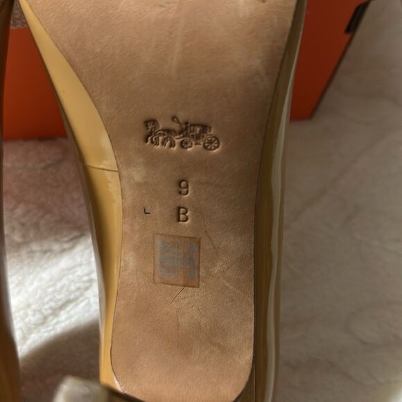 COACH 9B Tan Patent Leather Heels Pumps - Picture 13 of 16